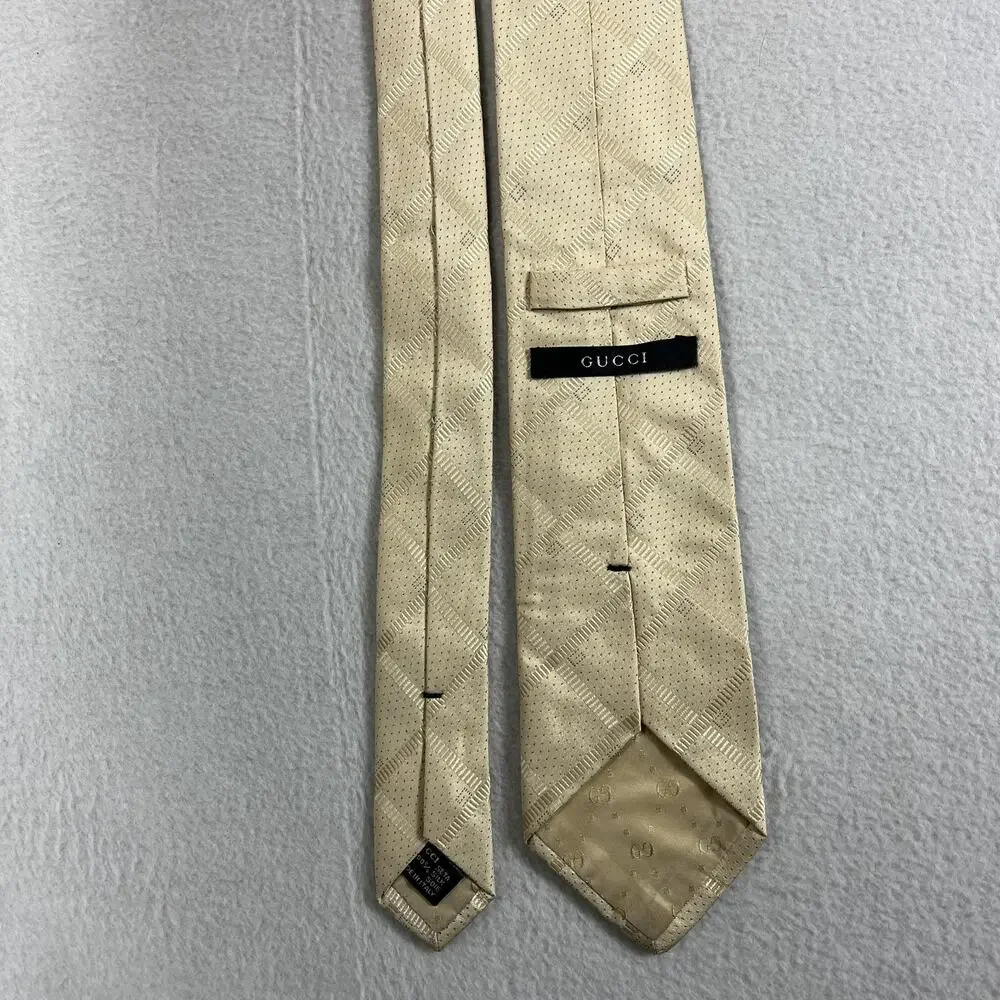 Vintage Gucci Necktie Champagne Colored Silk Geometric Classic Fit Italy
